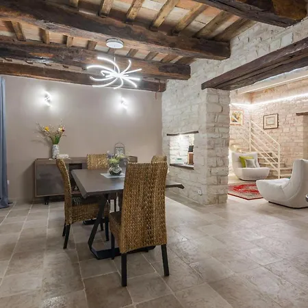 Azzurra Вилла *